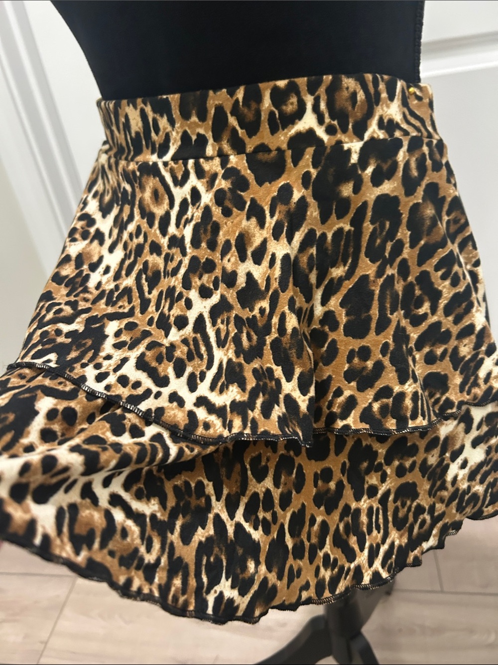 Leopard Print Tiered Ruffle Women’s Skort Size XS - Picture 2 of 7